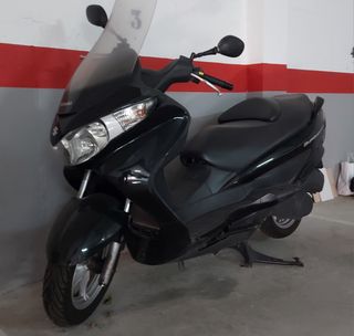 Suzuki Burgman 200 (2011) - color negro