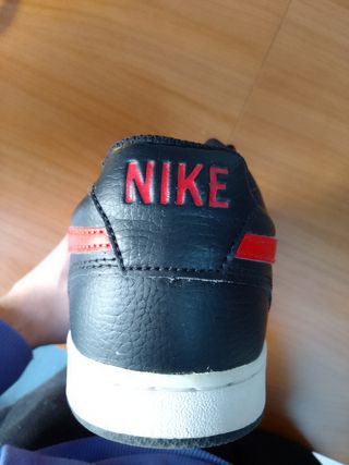 NIKE COURT VISION NEGRA ROJA