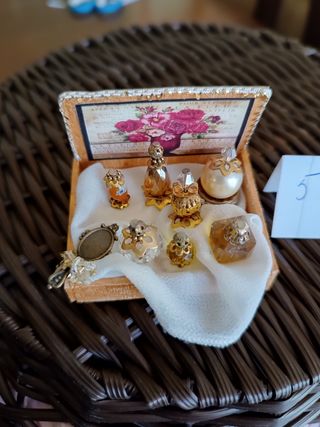 Miniature. Espositori di profumo.