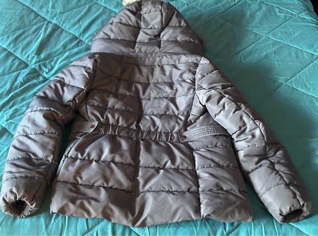 Chaqueta acolchada de color gris de Stradivarius