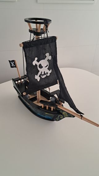 Barco pirata de madera
