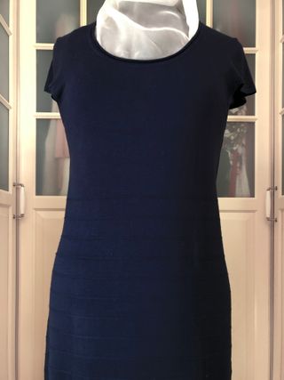 Vestido de punto en azul marino. Leer descripción