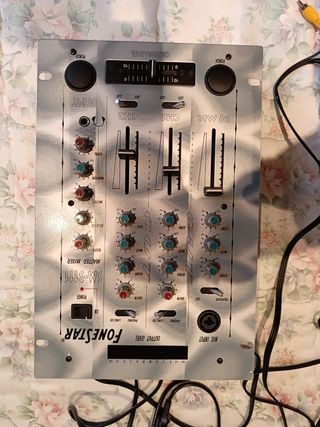 Mesa mezcladora+micrófono+Notebook con funda