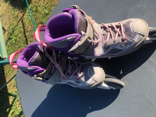 Patines de línea con casco y protectores