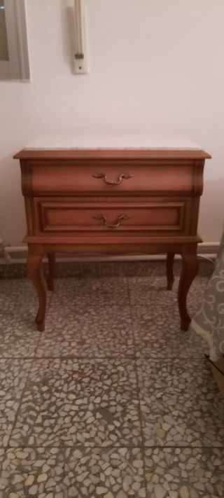 Juego de mesillas y comoda
