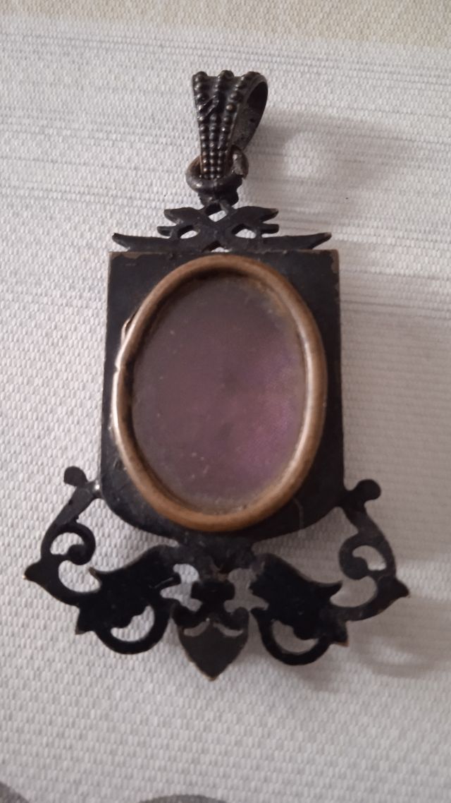 RELICARIO VICTORIANO CON RELIQUIA