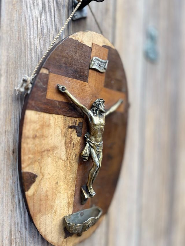 Antigua Madera and Jesus è di bronzo.