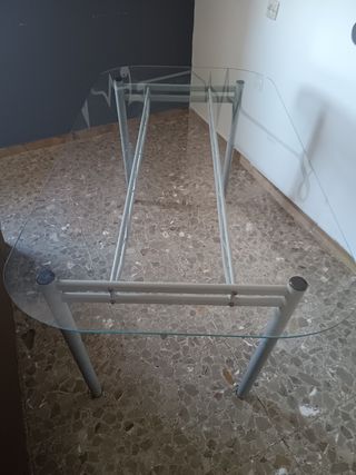 Mesa cristal y Sillas para comedor blancas