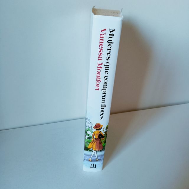 MUJERES QUE COMPRAN FLORES