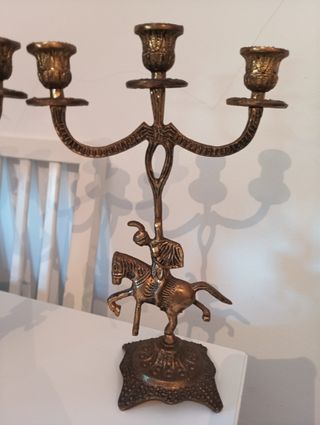 Pareja de candelabros de bronce jinetes romano a c