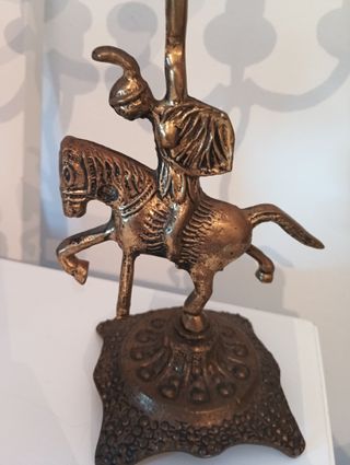 Pareja de candelabros de bronce jinetes romano a c