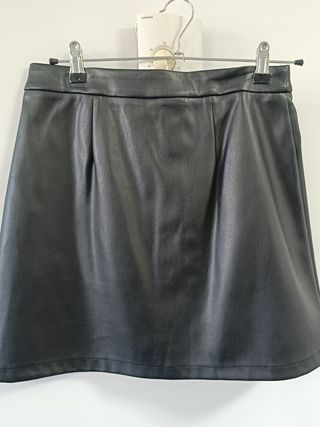 PIÈCES : Falda negra imitación cuero