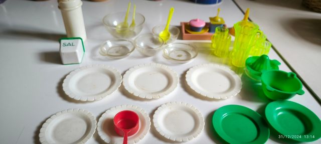 Cestita de picnic con cacharritos. Vintage.