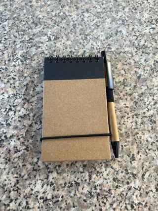 Blocco notes con penna