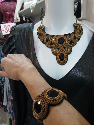 Espectacular gargantilla, pendientes y brazalete