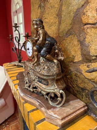 Orologio da tavolo antico con candelabri