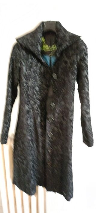 Abrigo desigual,negro fiesta