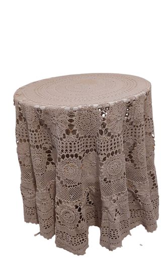 Copritavolo tondo a uncinetto