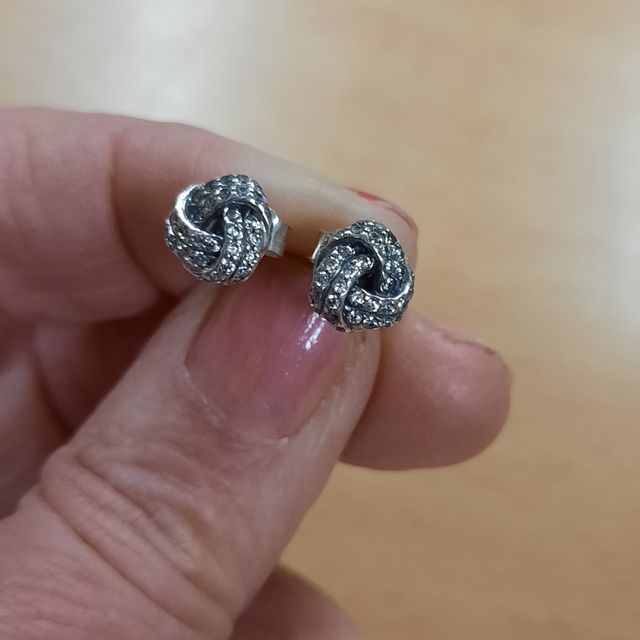 Orecchini argento Pandora nodo d'amore