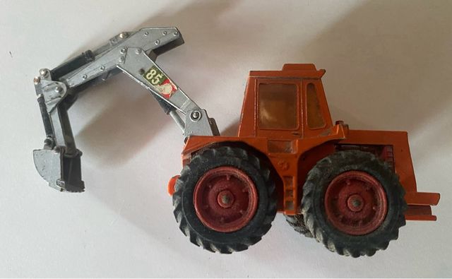 Modellino scavatrice vintage Matchbox e ruspa 