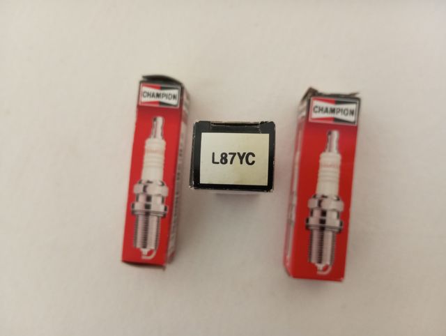 Bujías champion L 87 YC. Para Renault 4 F6