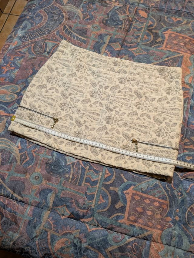 Falda corta de fiesta.