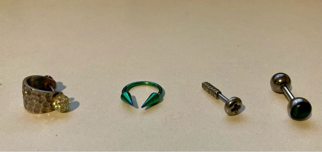 Piercing e barbell vari