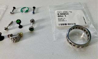 Piercing e barbell vari