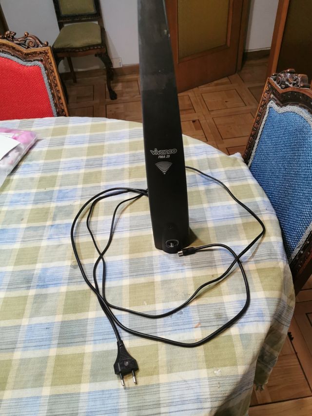 Antena autoamplificada