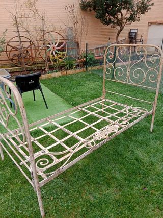 Letti antichi in ferro