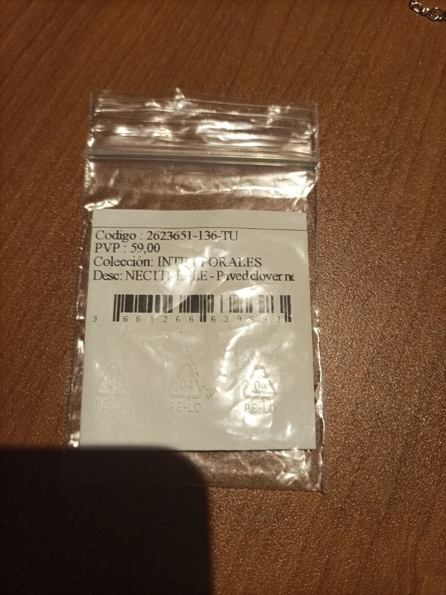 Colgante trébol Agatha nuevo.