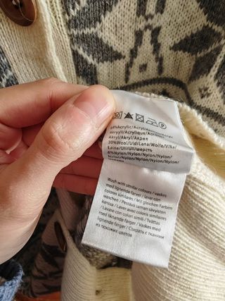 Cardigan navideño con 30% lana, marca Ichi