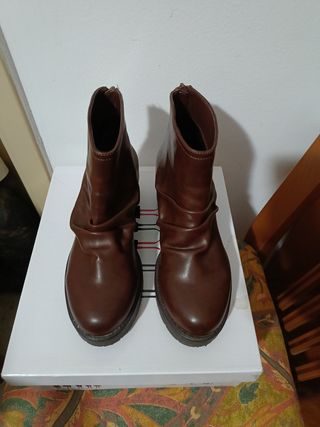 Stivaletti Lora Ferres 38