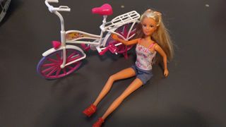 Bambola compatibile con bicicletta