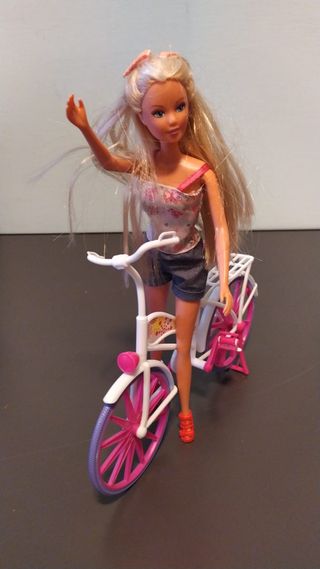 Bambola compatibile con bicicletta