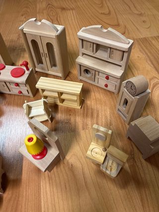 Lote muebles madera muñecos