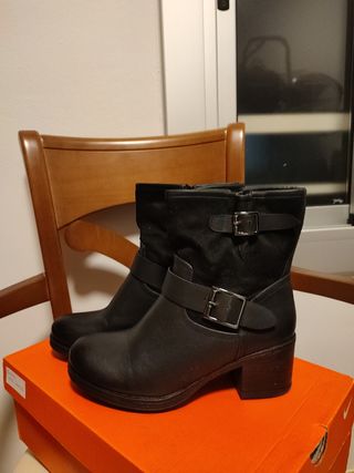 Botines negros talla 38