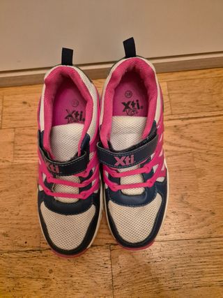 Zapatillas de ruedas talla 38.