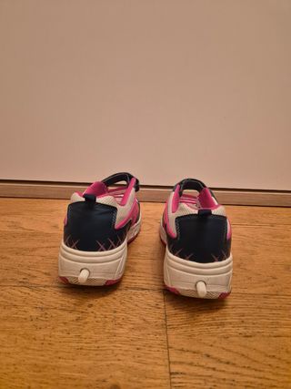 Zapatillas de ruedas talla 38.