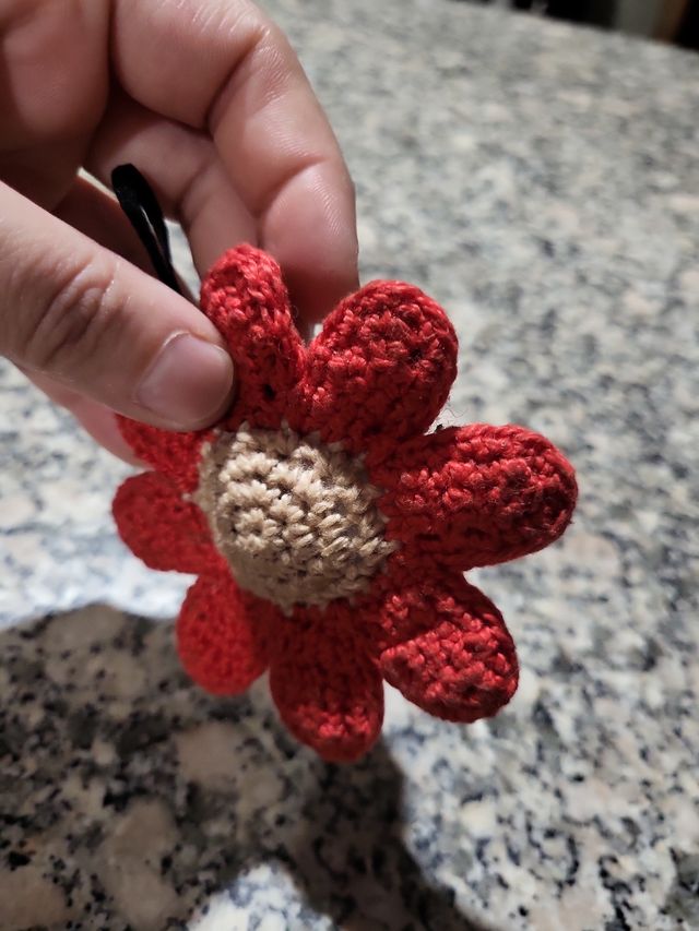 Llavero amigurumi flor