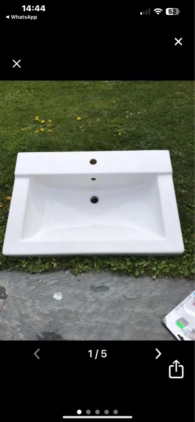 LAVABO IN CERAMICA