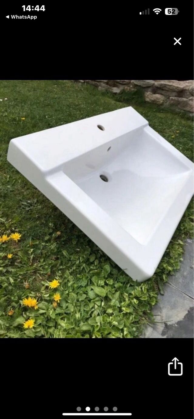 LAVABO IN CERAMICA