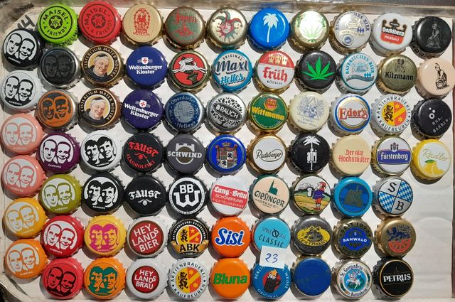 Chapas de cerveza y refrescos
