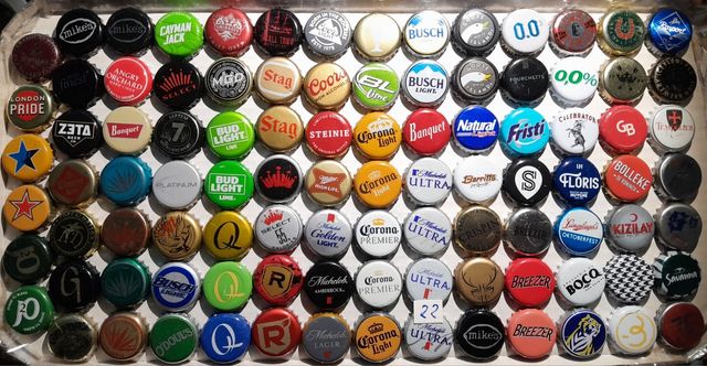 Chapas de cerveza y refrescos