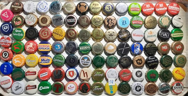 Chapas de cerveza y refrescos