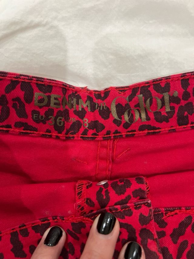 Pantalón corto Animal Printo Rojo y Negro