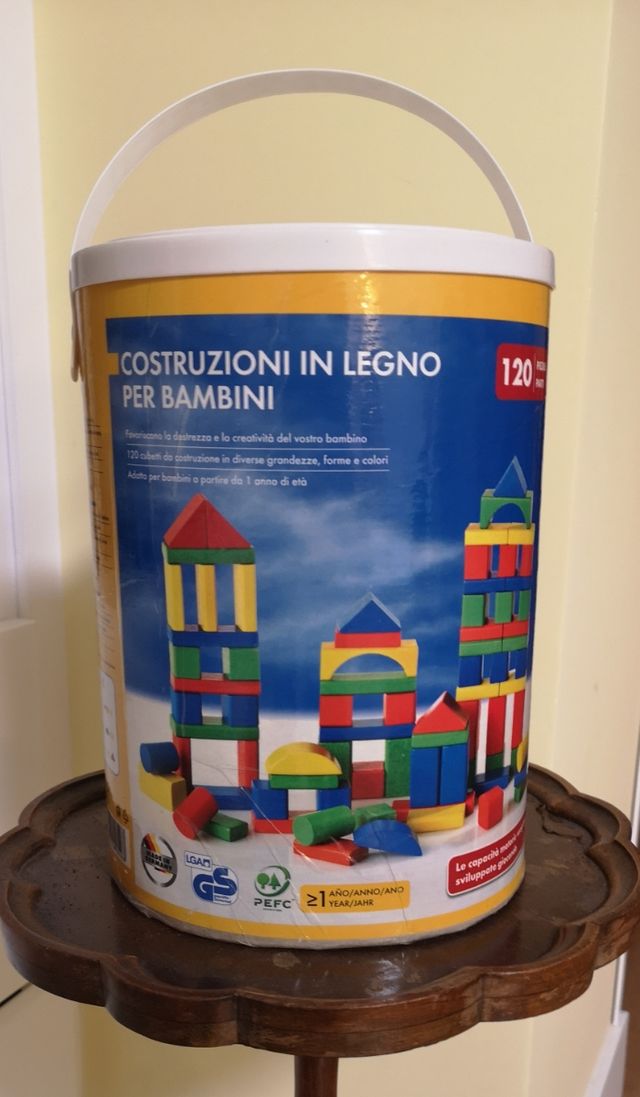 Bloques de madera. Juego de construcción