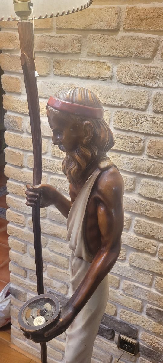 Antigua lámpara de pie.