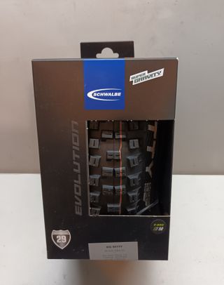 Cubierta Schwalbe BigBetty 29x2.4 SuperDownhill tu