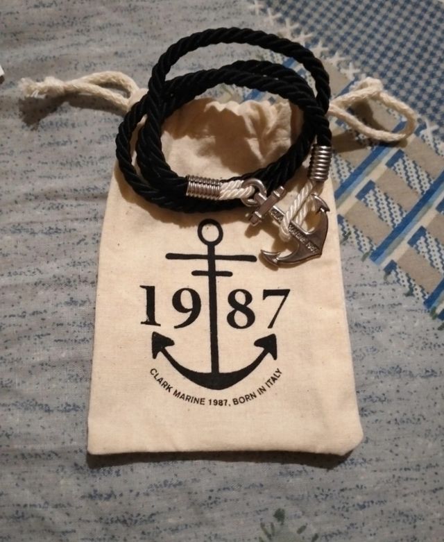 Bracciale nero in corda con ancora